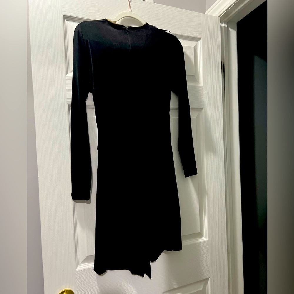 Like New Michaels Kors dress size 2. Excellent condition.